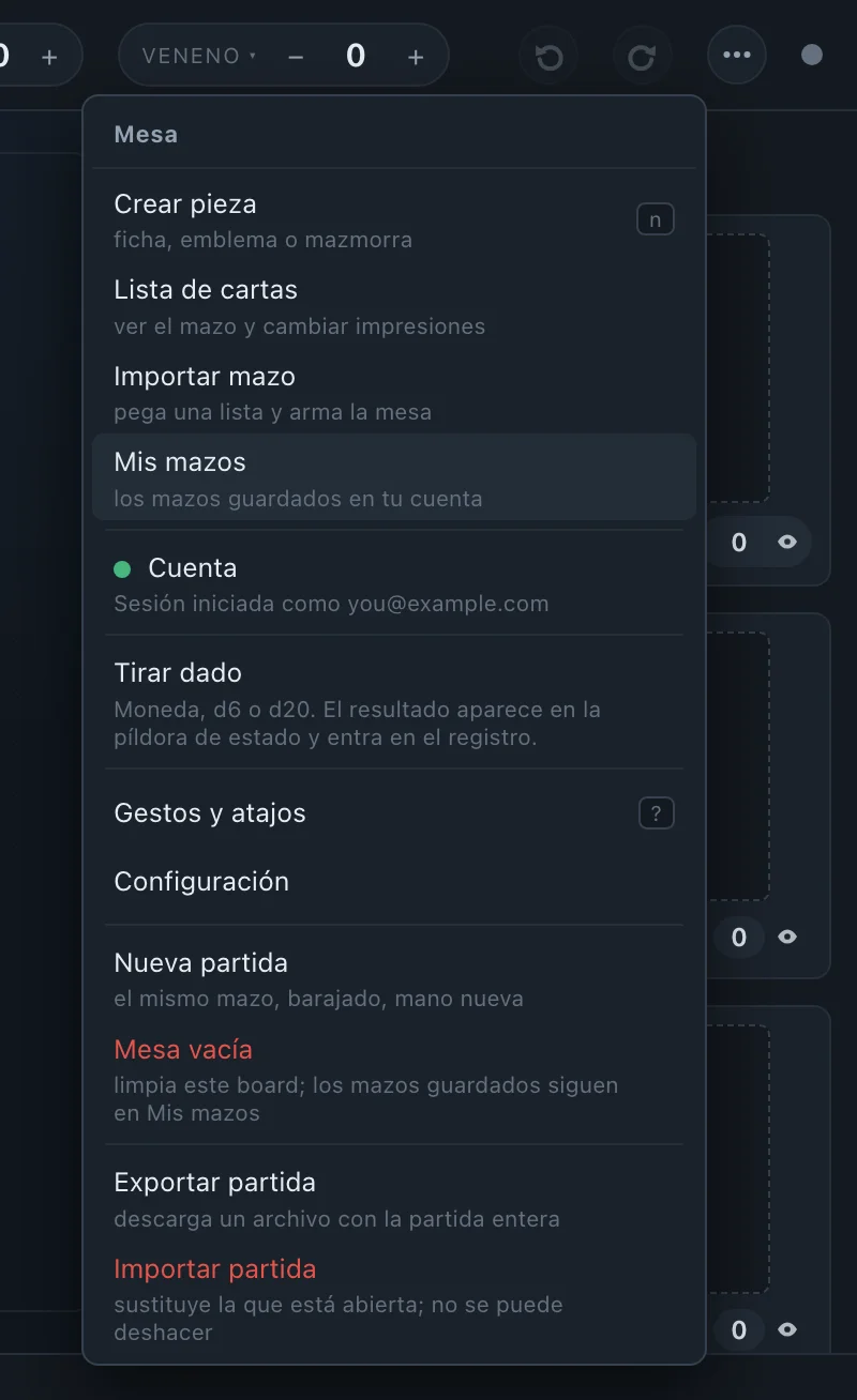 El menú ⋯ del juego abierto, con Mis mazos destacado y, justo debajo, Cuenta con el punto verde de quien tiene la sesión iniciada.